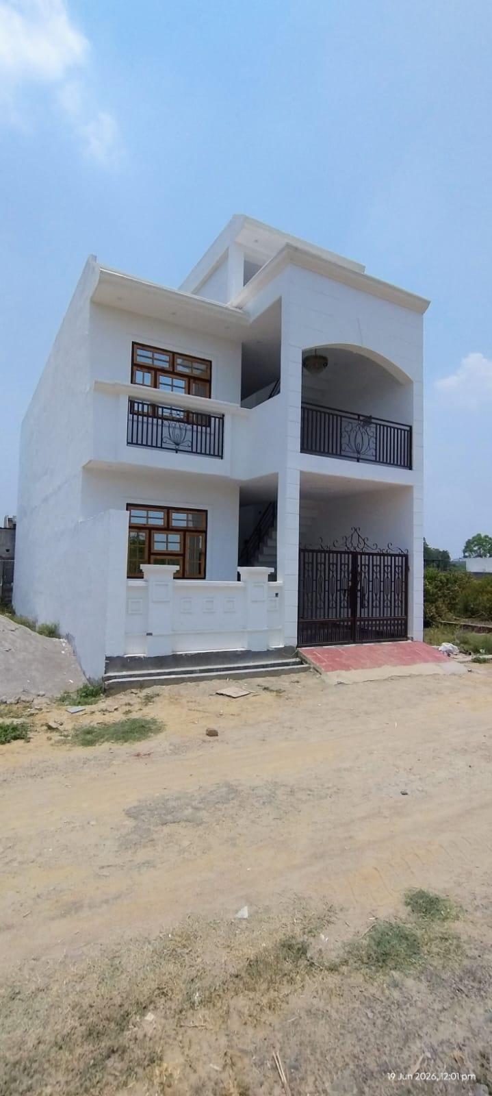 Ready to Move: Luxurious 2600 Sq. Ft. Independent Duplex Villa in the Prime Location of Janakipuram.